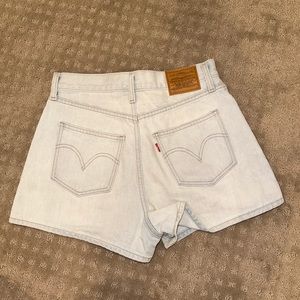 Grew out of size, barley worn, light wash Levi’s